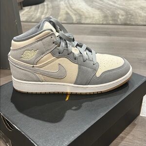 Jordan 1 MID SE Coconut milk